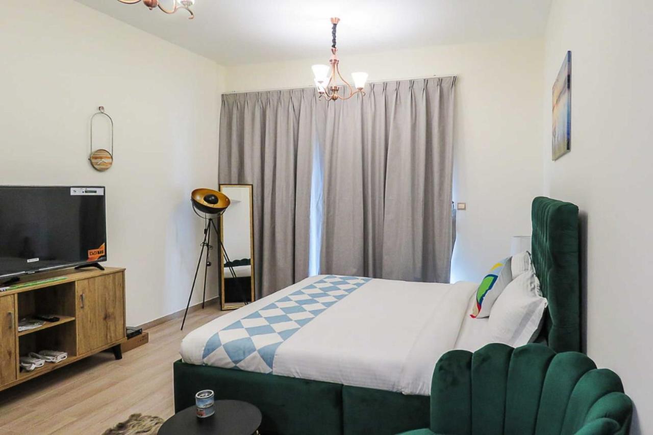 Oyo 860 Studio Apartment, Maya Tower 4, Jumeirah Village Triangle Dubai Exteriör bild