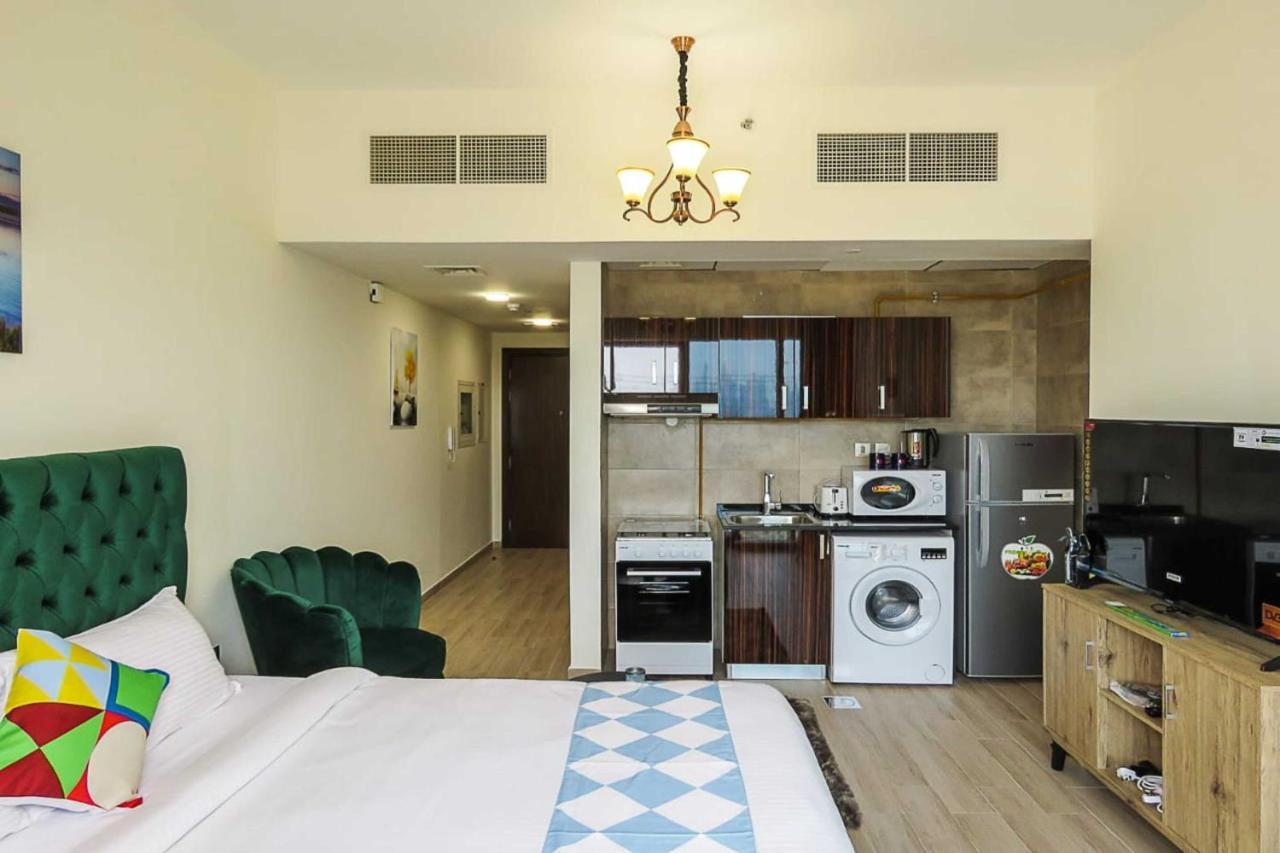 Oyo 860 Studio Apartment, Maya Tower 4, Jumeirah Village Triangle Dubai Exteriör bild