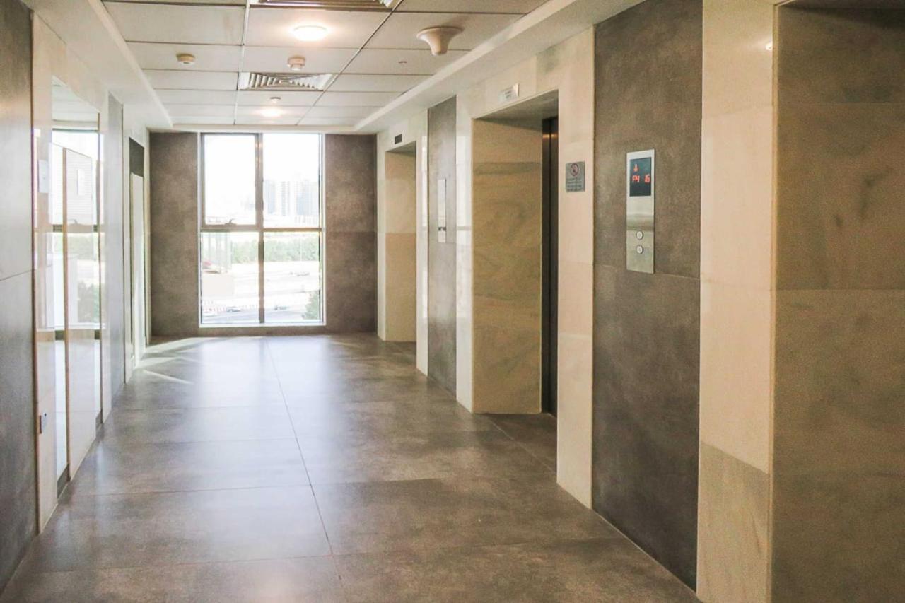 Oyo 860 Studio Apartment, Maya Tower 4, Jumeirah Village Triangle Dubai Exteriör bild