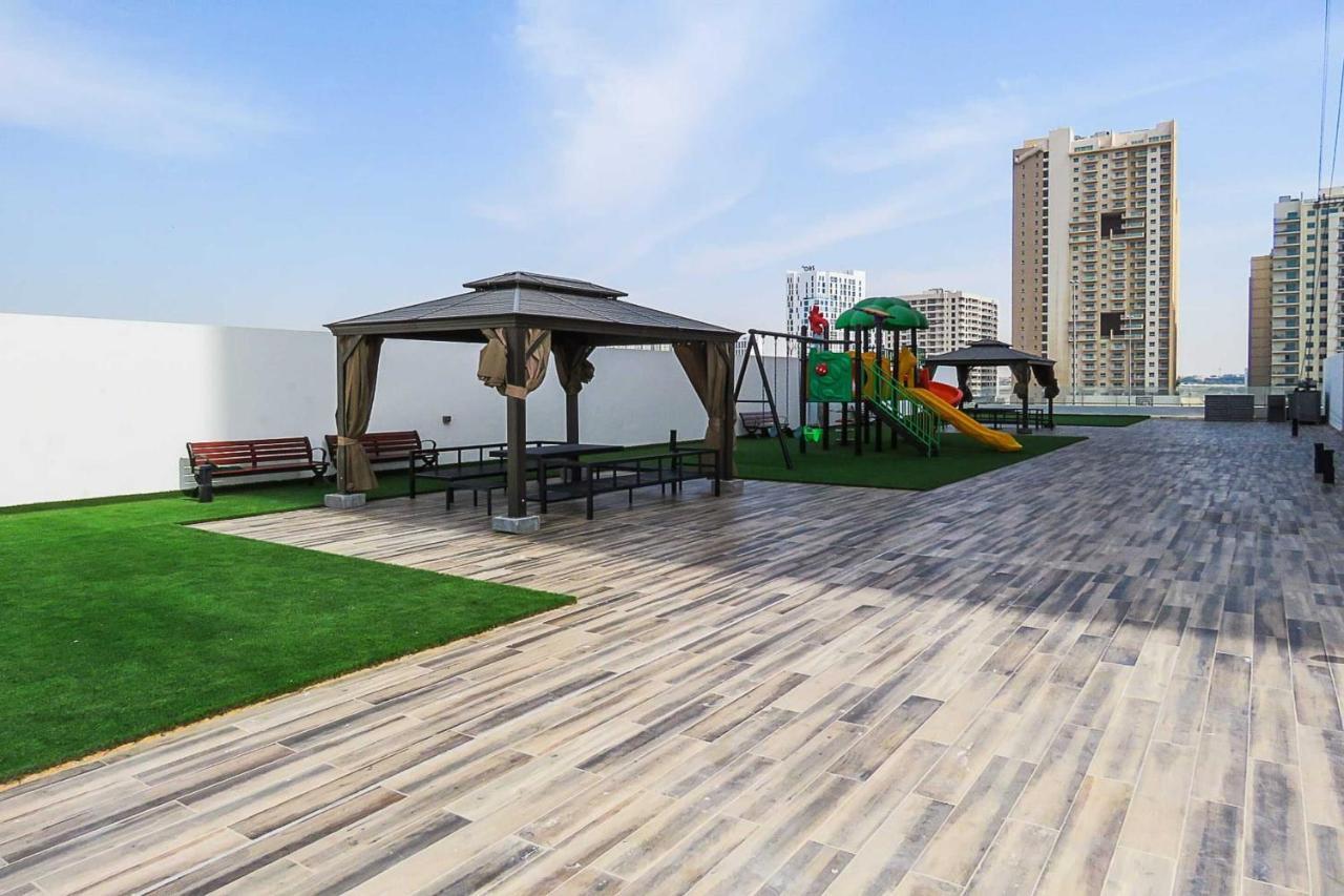 Oyo 860 Studio Apartment, Maya Tower 4, Jumeirah Village Triangle Dubai Exteriör bild